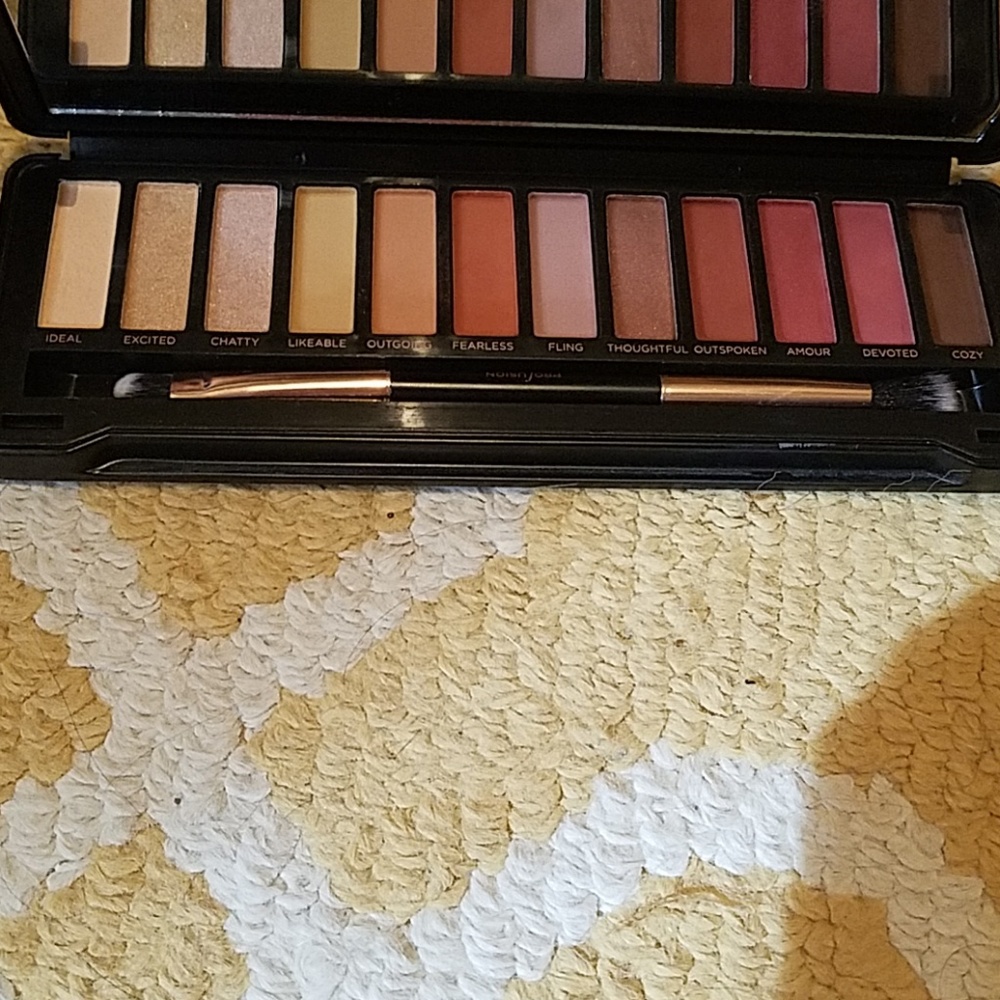 NEW Profusion Amber Eyes Eyeshadow Palette